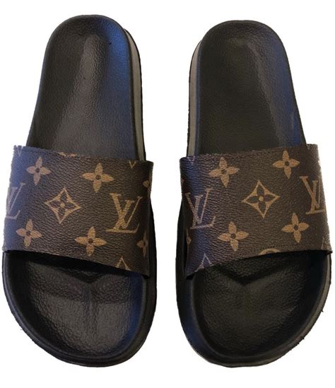 louis vuitton flip flops men.